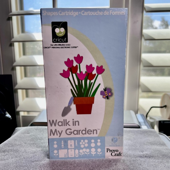 Used - Cricut Cartridge - Walk In My Garden - Picture 5 of 5